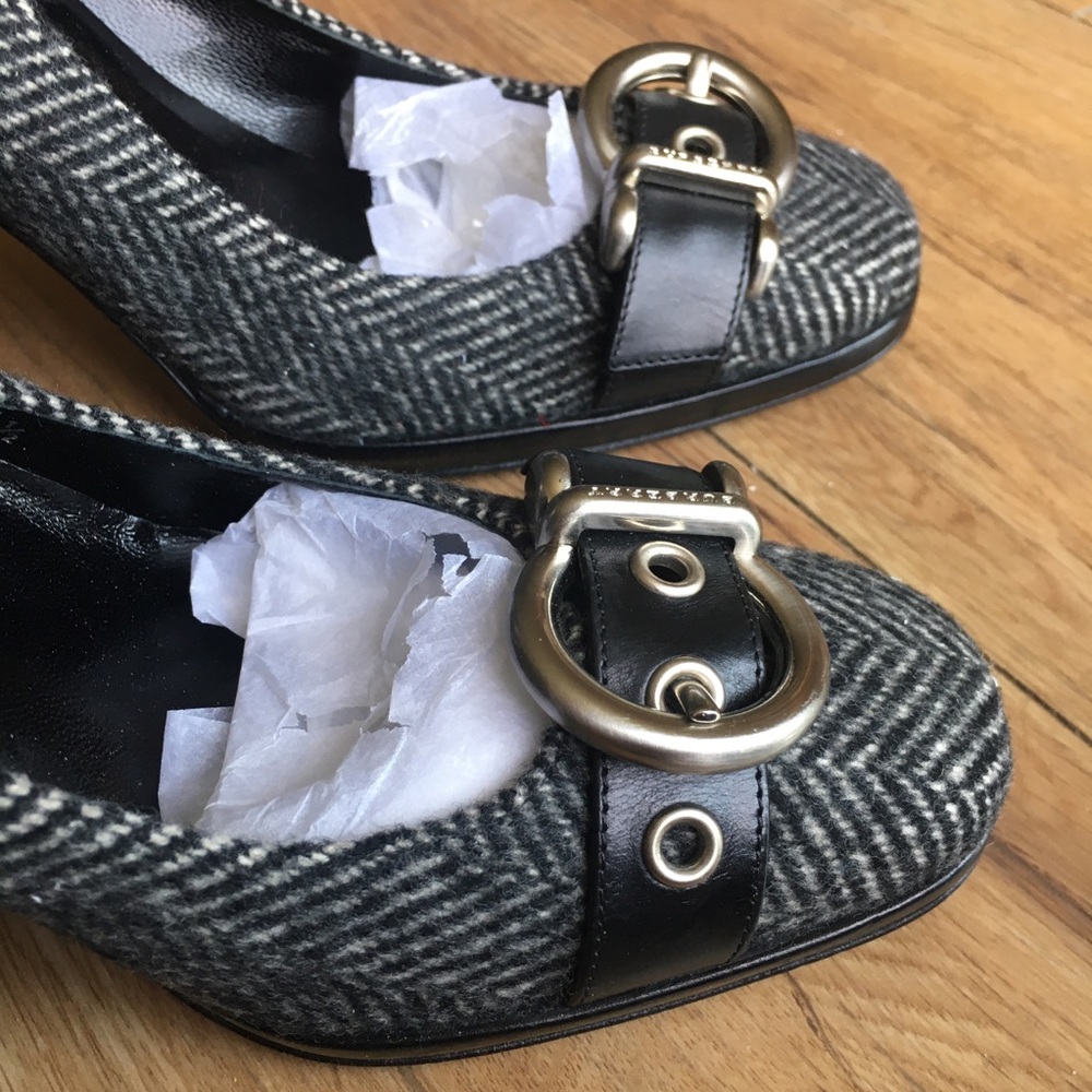 NWOT Burberry Black Striped Chevron Wool Heels - Picture 4 of 10
